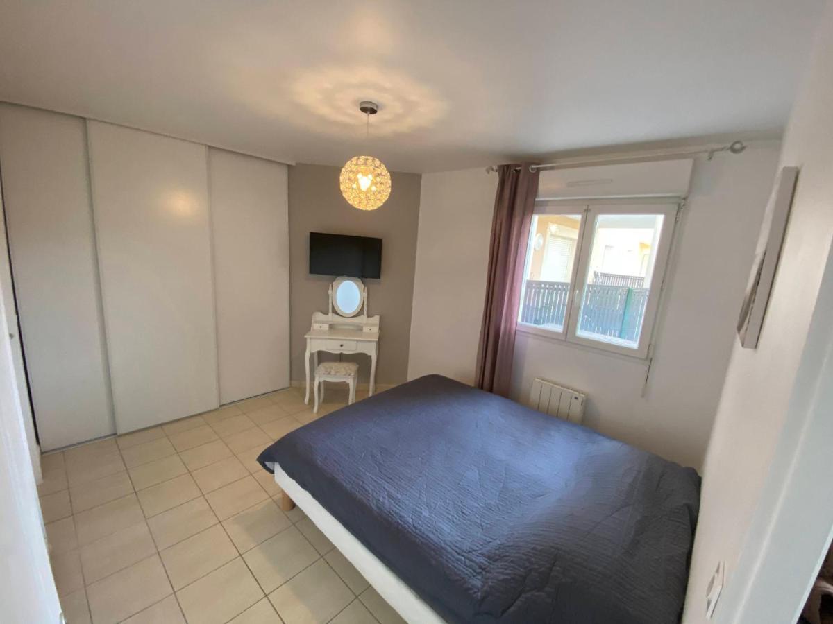 Appartement Entre Lac Et Mer Avec Piscine Péret Buitenkant foto